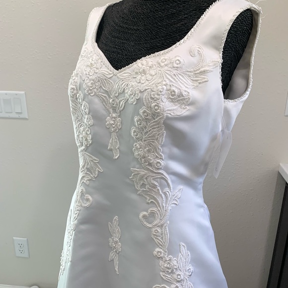 🚫SOLD🚫Exquisite Embroidered Soft White Wedding Gown sz 14 - Picture 3 of 11